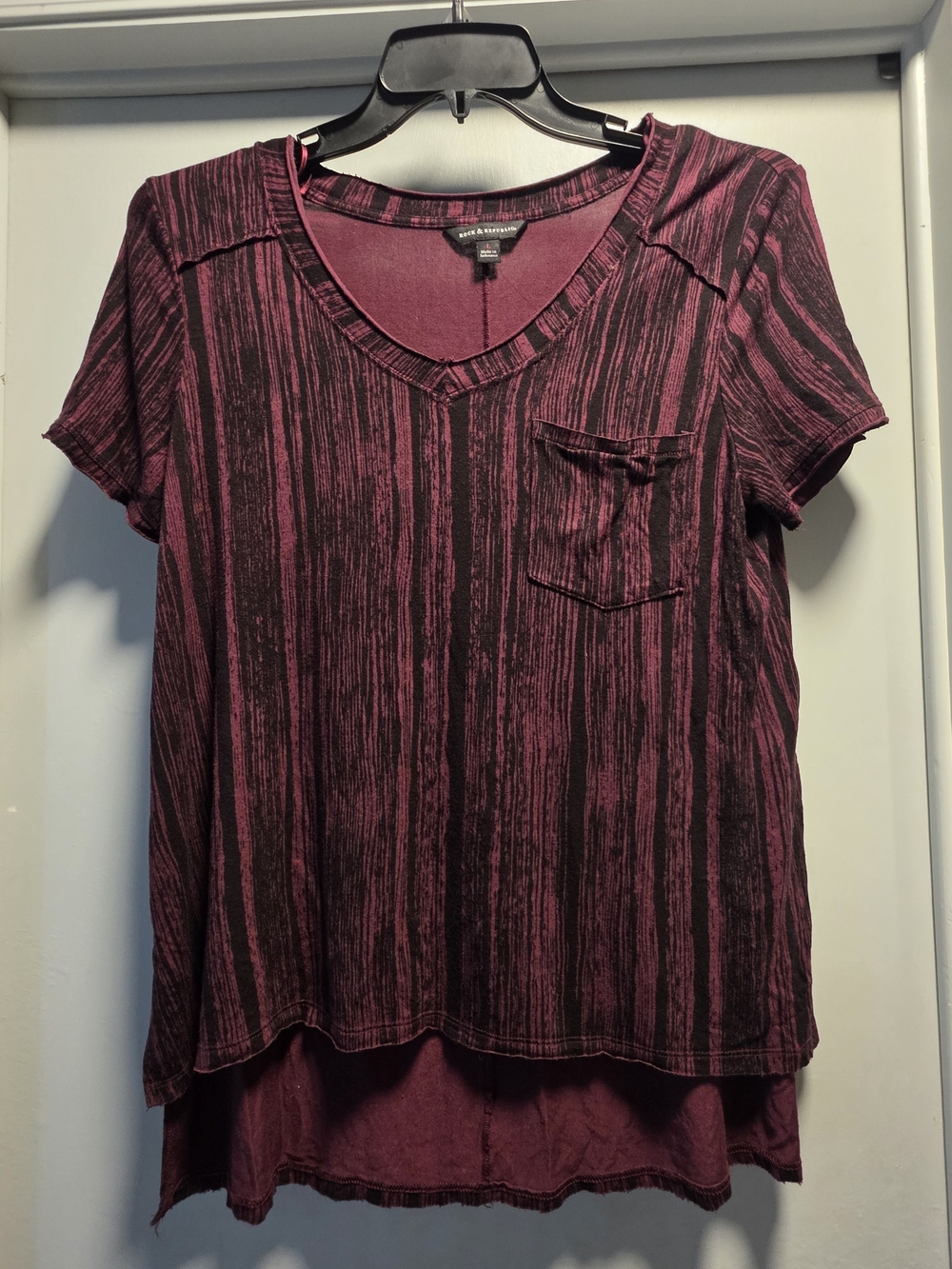 ✨ Rock & Republic Grunge Layered Tee ✨ - Picture 3 of 8